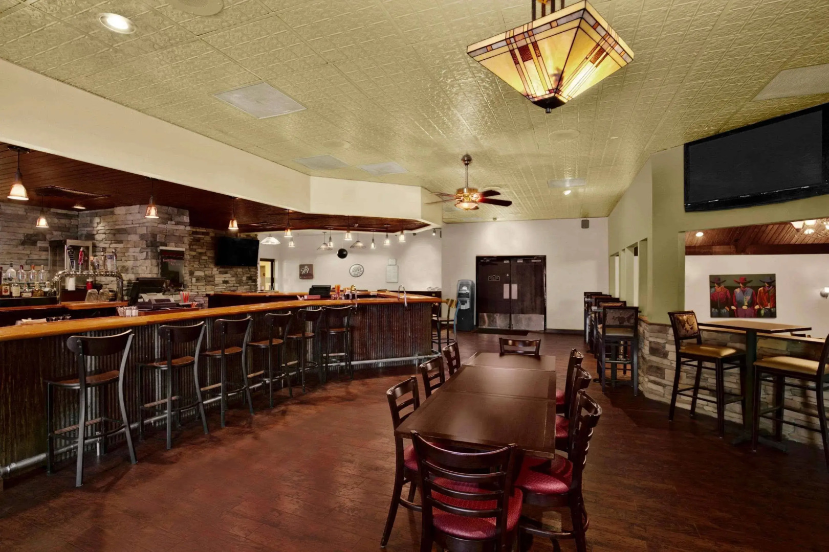 Roosevelt Grand Dakota, SureStay Collection by Best Western