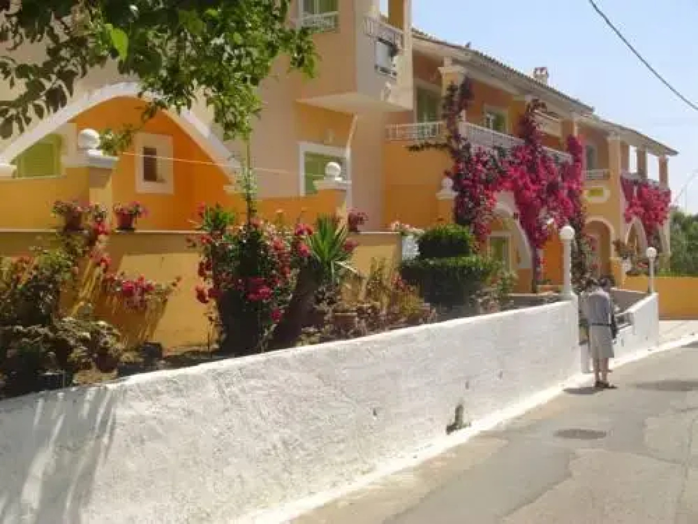 Coryfo Studios & Apartments