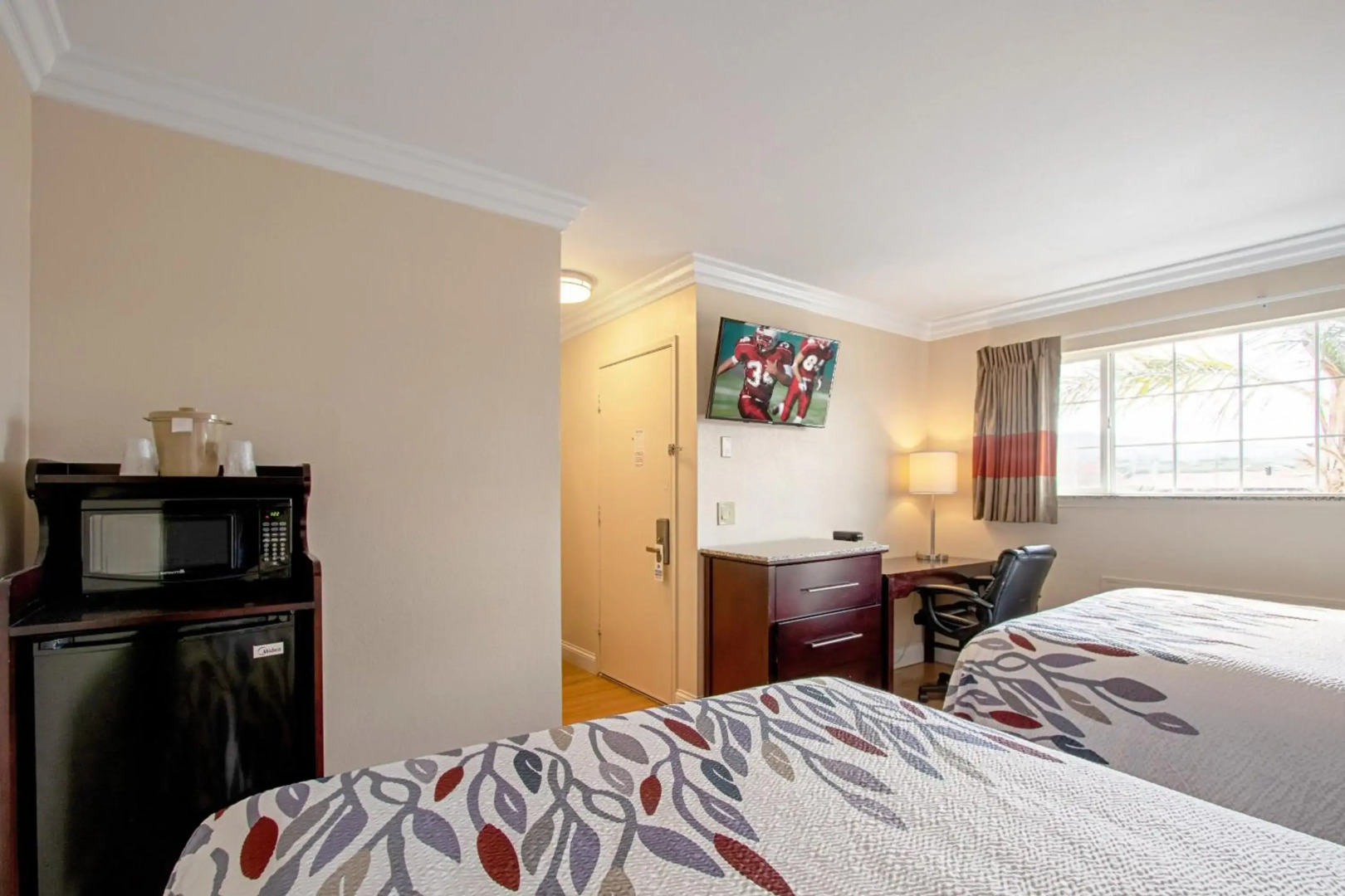 Red Roof Inn & Suites Monterey