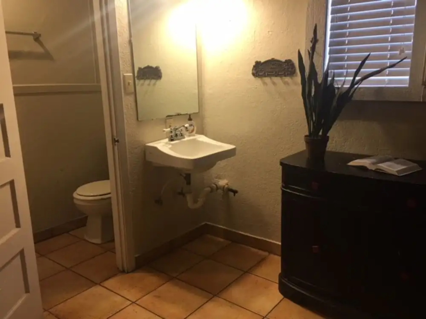 The Historic Leakey Inn