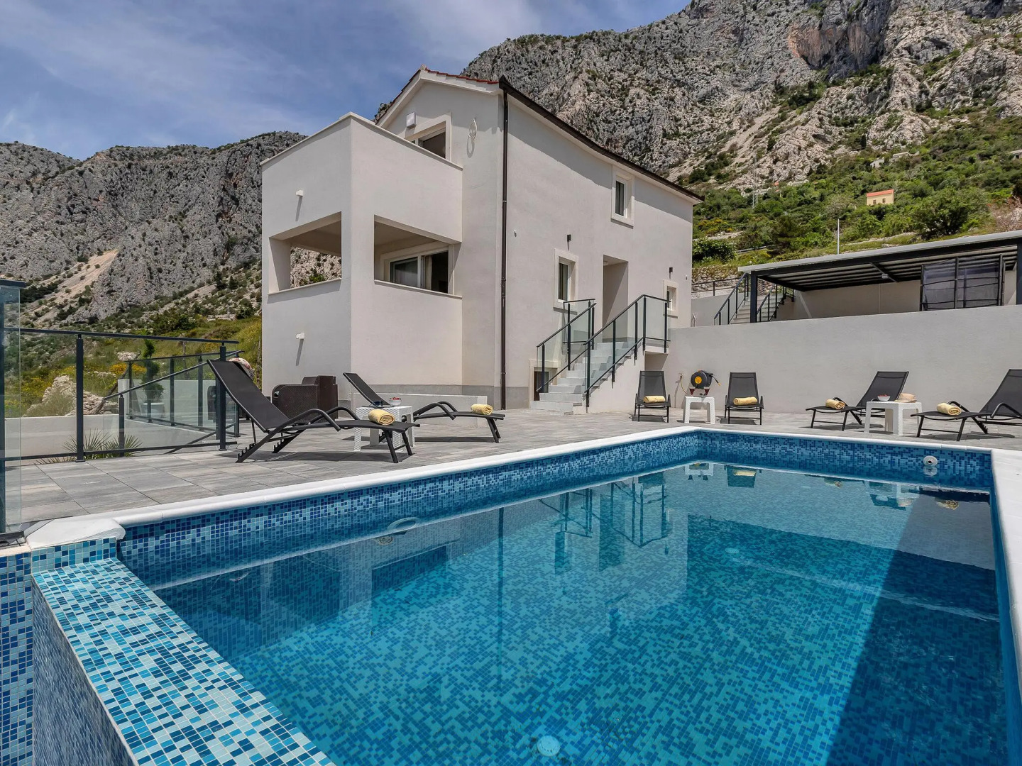 Stunning Villa in Drasnice With Private Pool