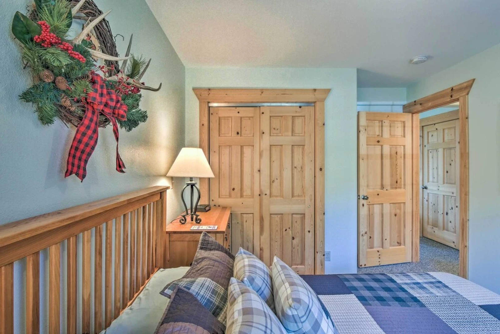 6 Mi to Turquoise Lake: Retreat w/ Covered Deck!