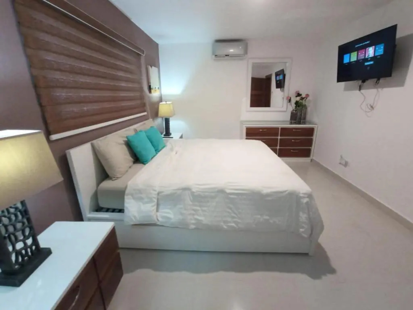 Torre Real IV L3 Santiago DR con cocinero para desayuno