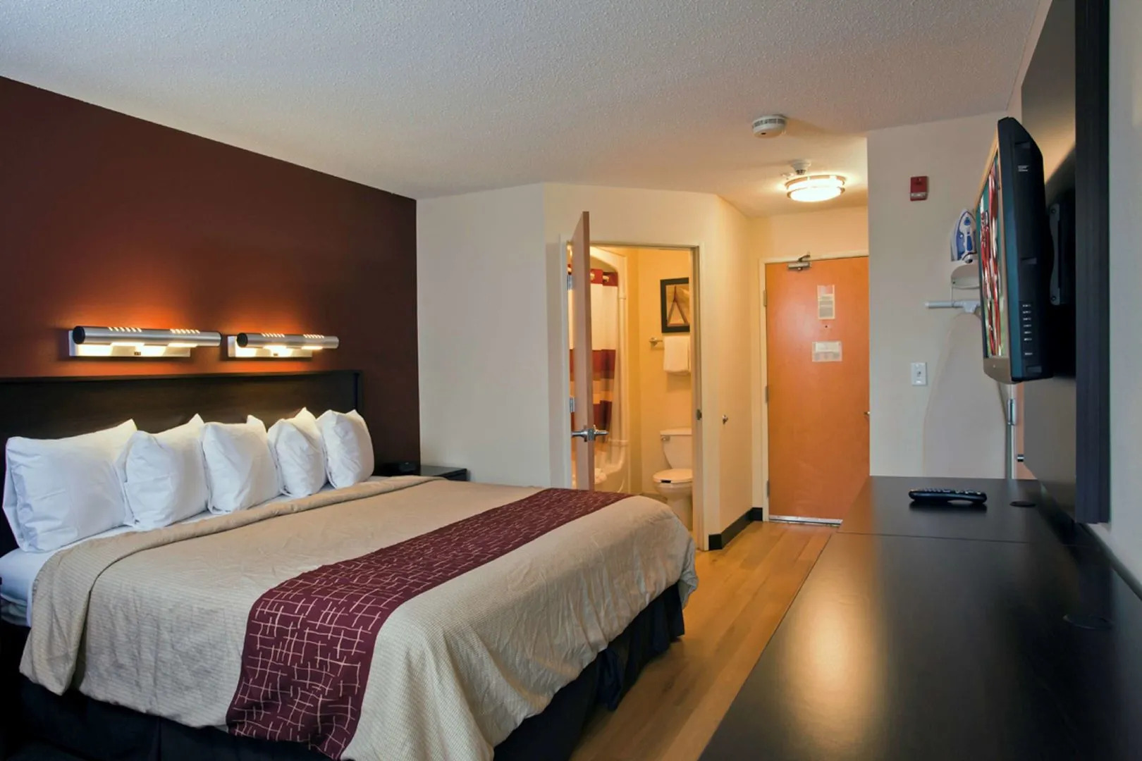 Red Roof Inn PLUS+ Boston - Logan