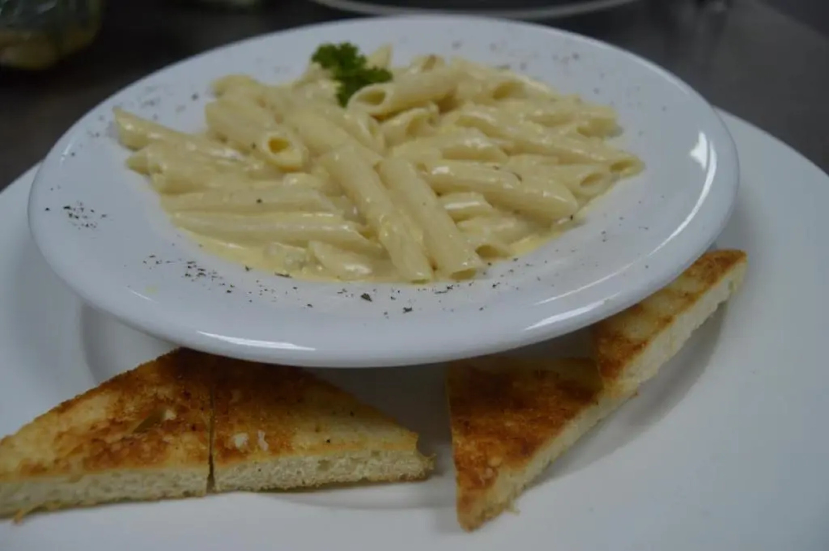 Golden House Hotel & Restaurant