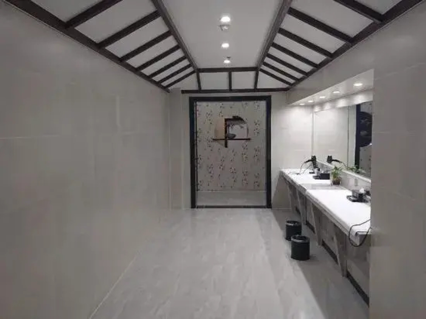 Heide Business Hotel, Ongniut Banner