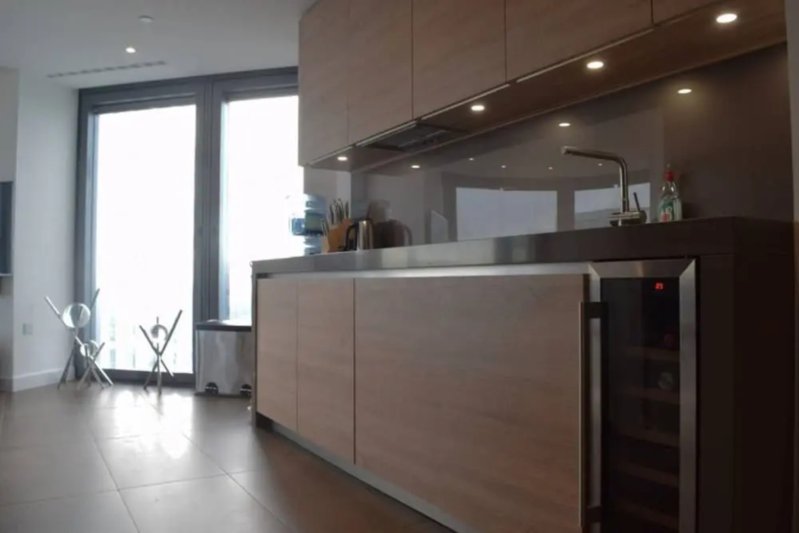 Stylish 2 Bedroom With Access to Pool and Gym