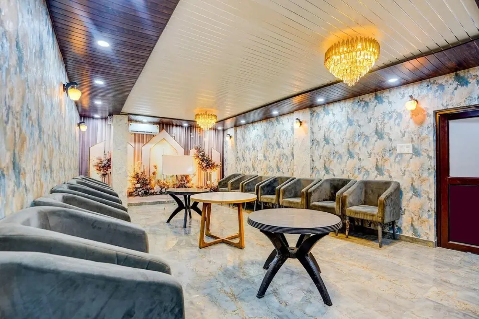 Fabhotel Dream Palace I