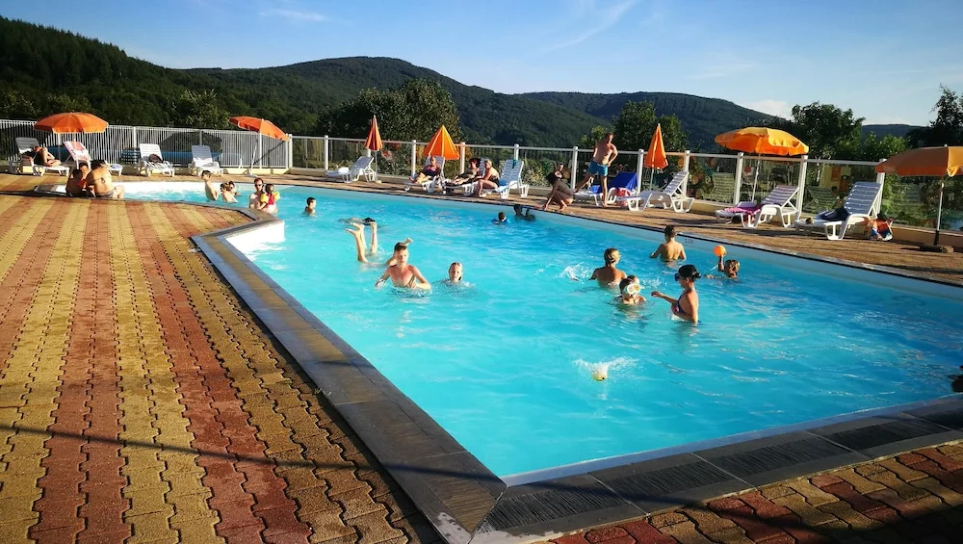 Property With 2 Bedrooms in Nages, With Wonderful Lake View, Pool Acce