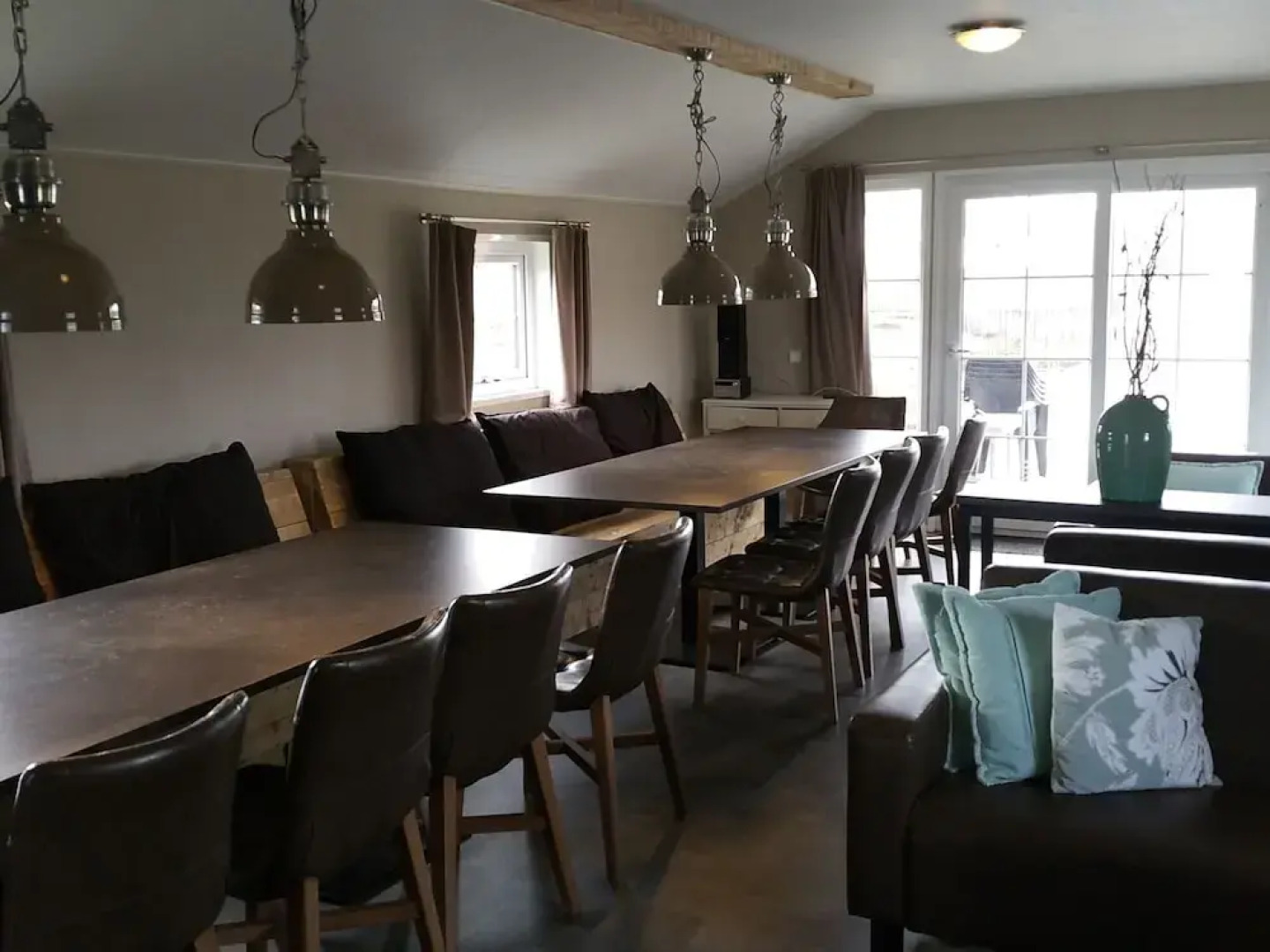 Pondside Stay w/ Kitchen