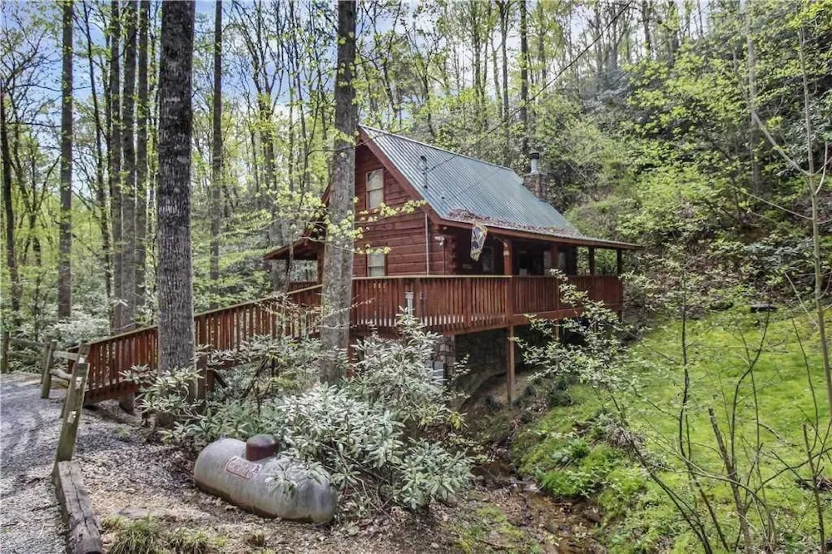 Wild at Heart 1 Bedroom Home with Hot Tub