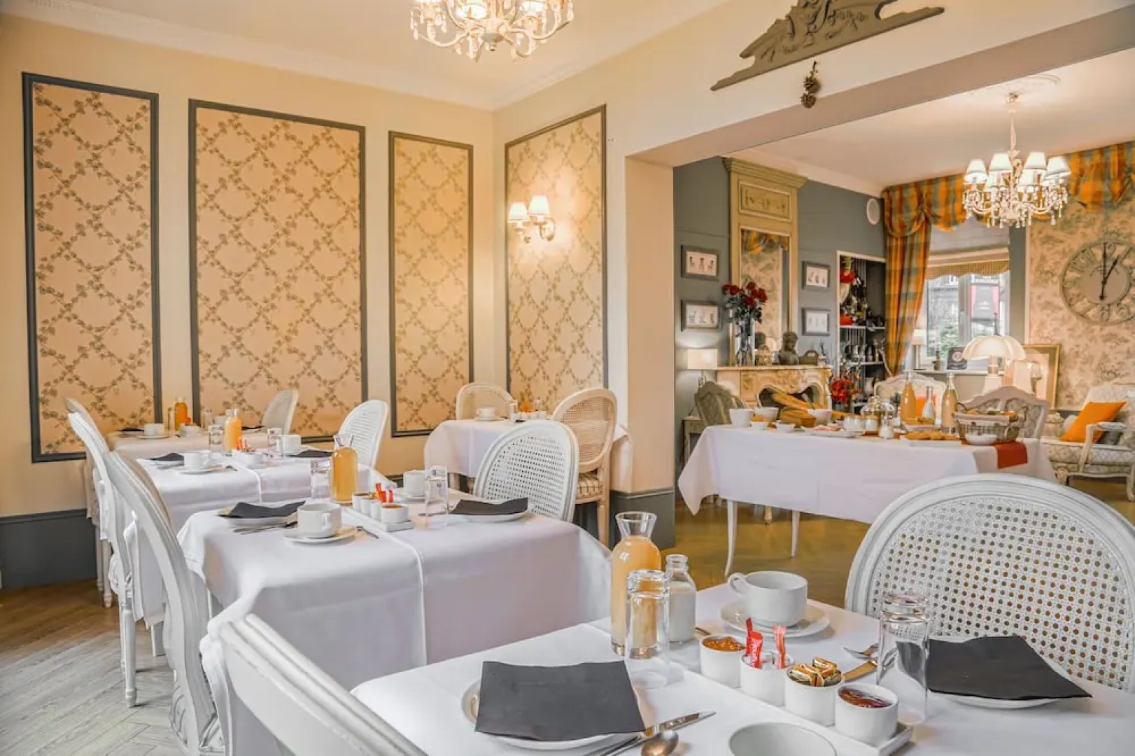 Hotel SPA Piscine le Petit Castel