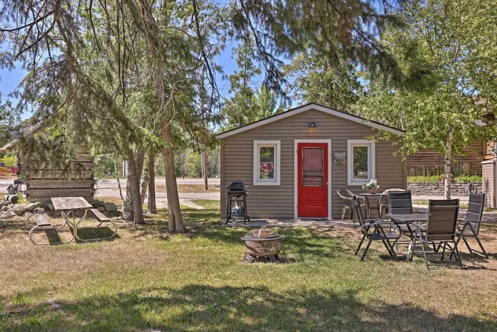 Charming Suttons Bay Cottage w/ Shared Waterfront!