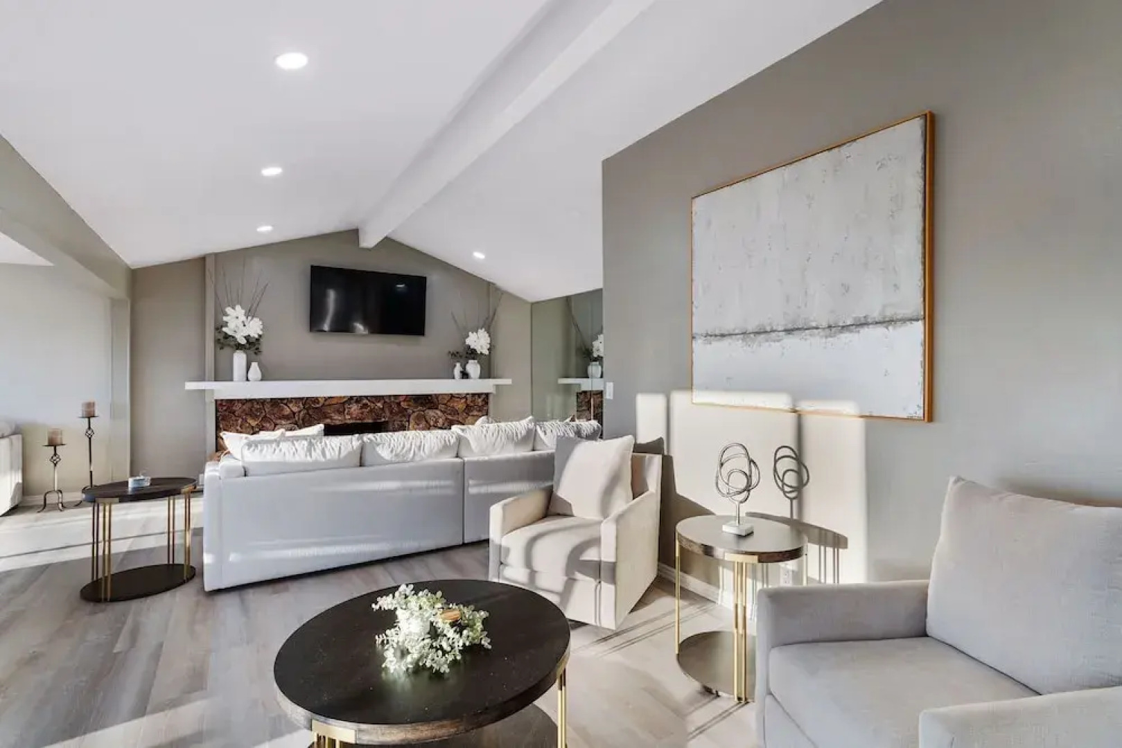 Millcreek Villa: Scenic Fun & Games Getaway! 5 Bedroom Home by RedAwning