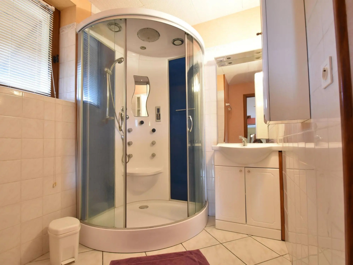 Holiday Home Right on the River Bank With Private Swimming Pool in Saint-julien-de-lampon