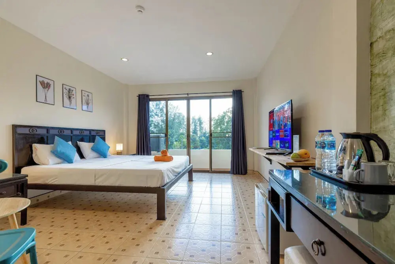 Club 22 Kamala Suites