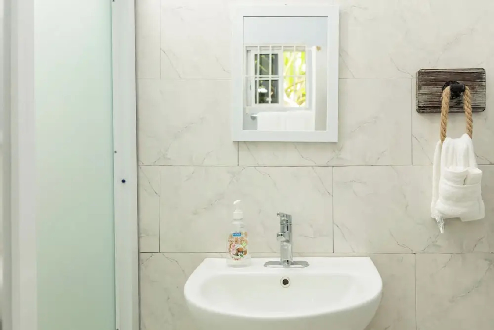 Adorable 1Bed Cottage Walk to the Beach