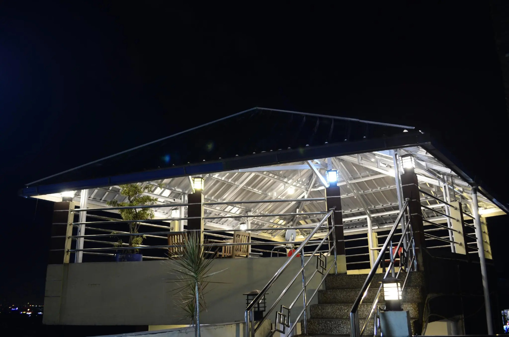 Hotel Salon Fora & Longhill Cafe Fora