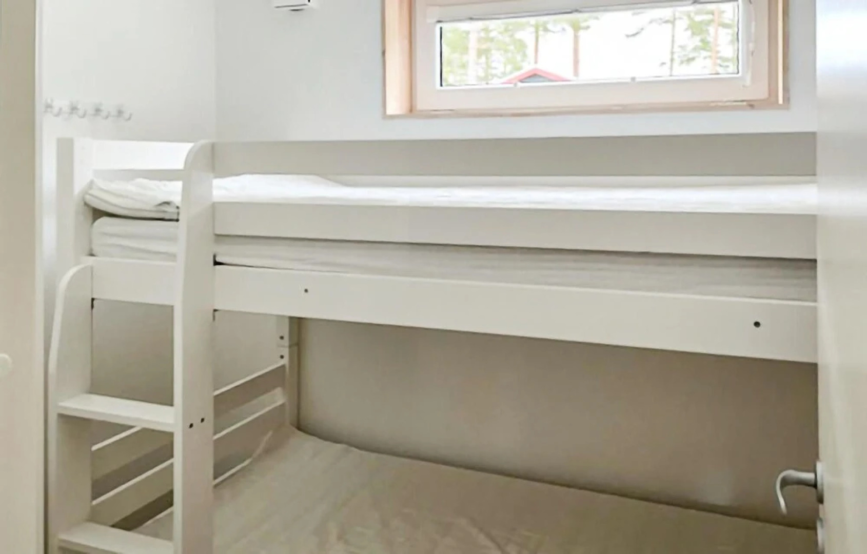 Awesome Home in Löttorp With 5 Bedrooms