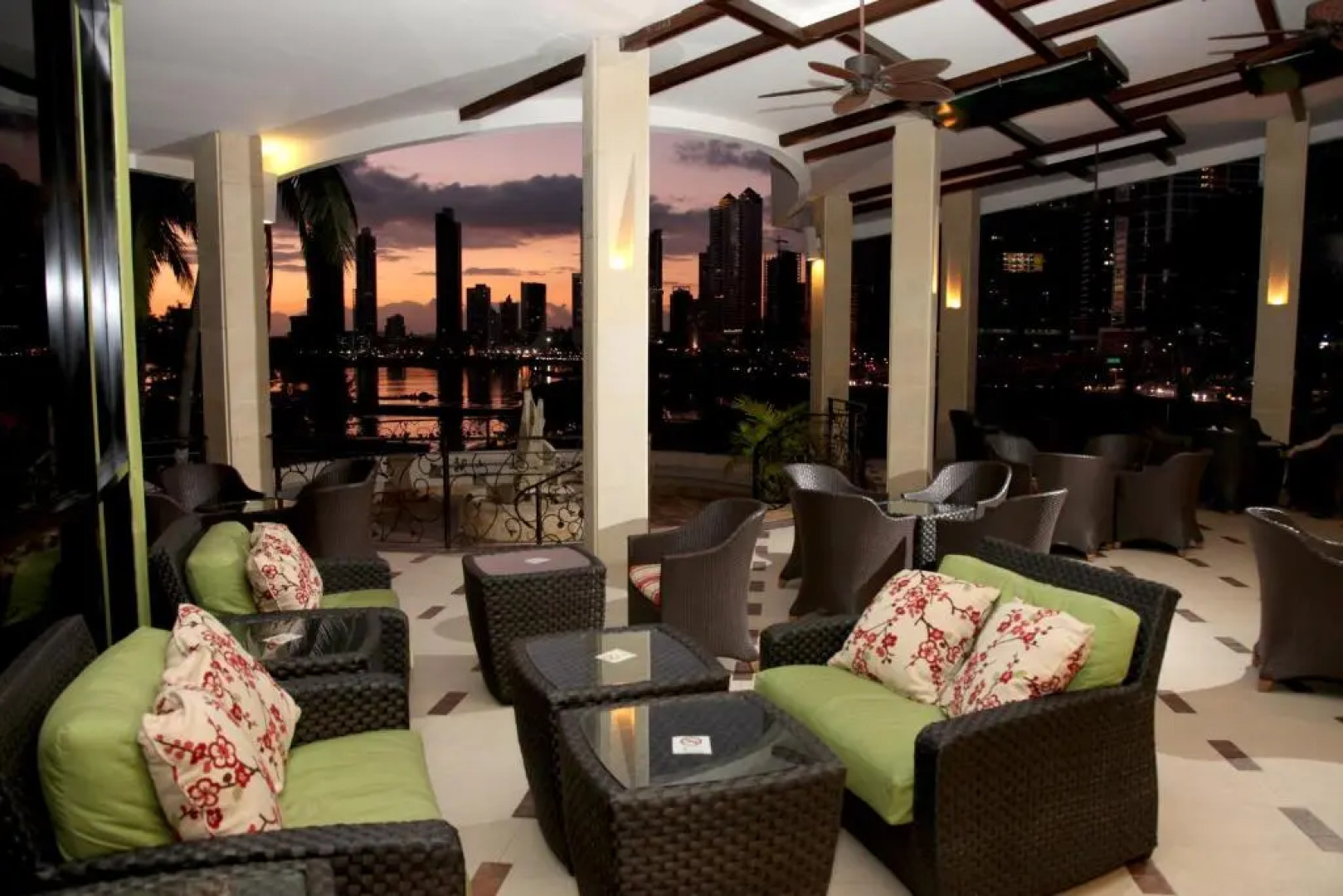 Plaza Paitilla Inn Hotel