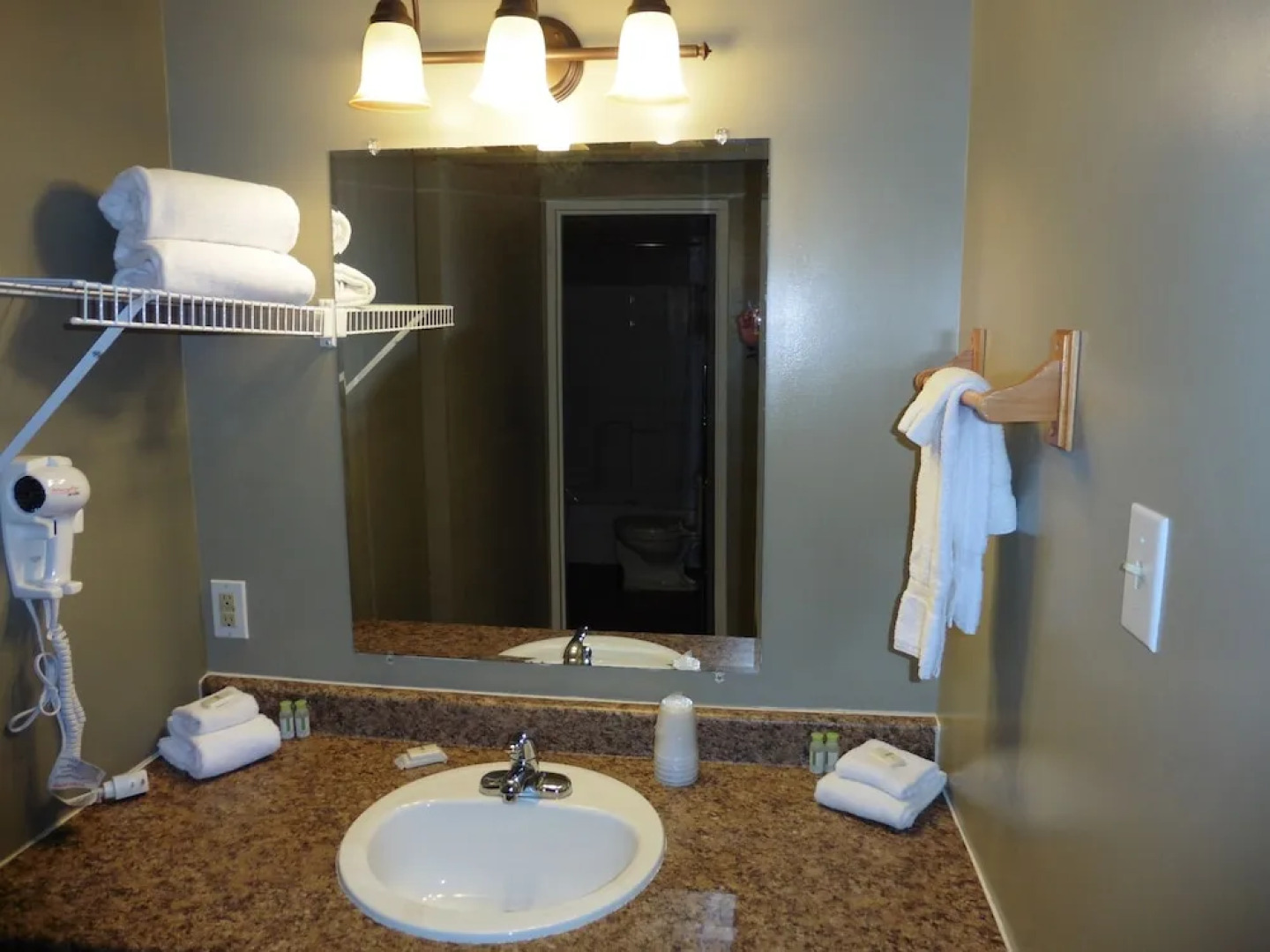 Magnuson Hotel Creston