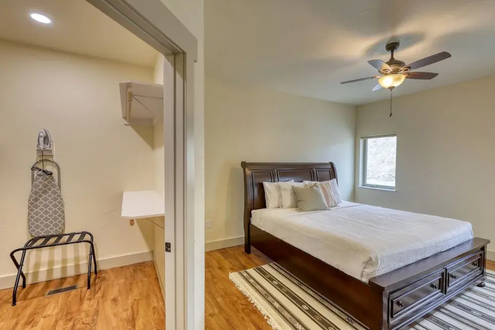 Serene Retreat King Bed at Rockerville Gold Town