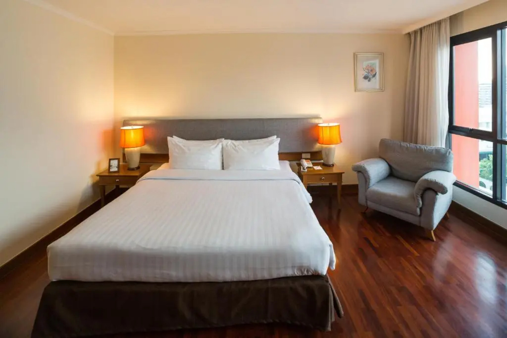 Bandara Silom Suites