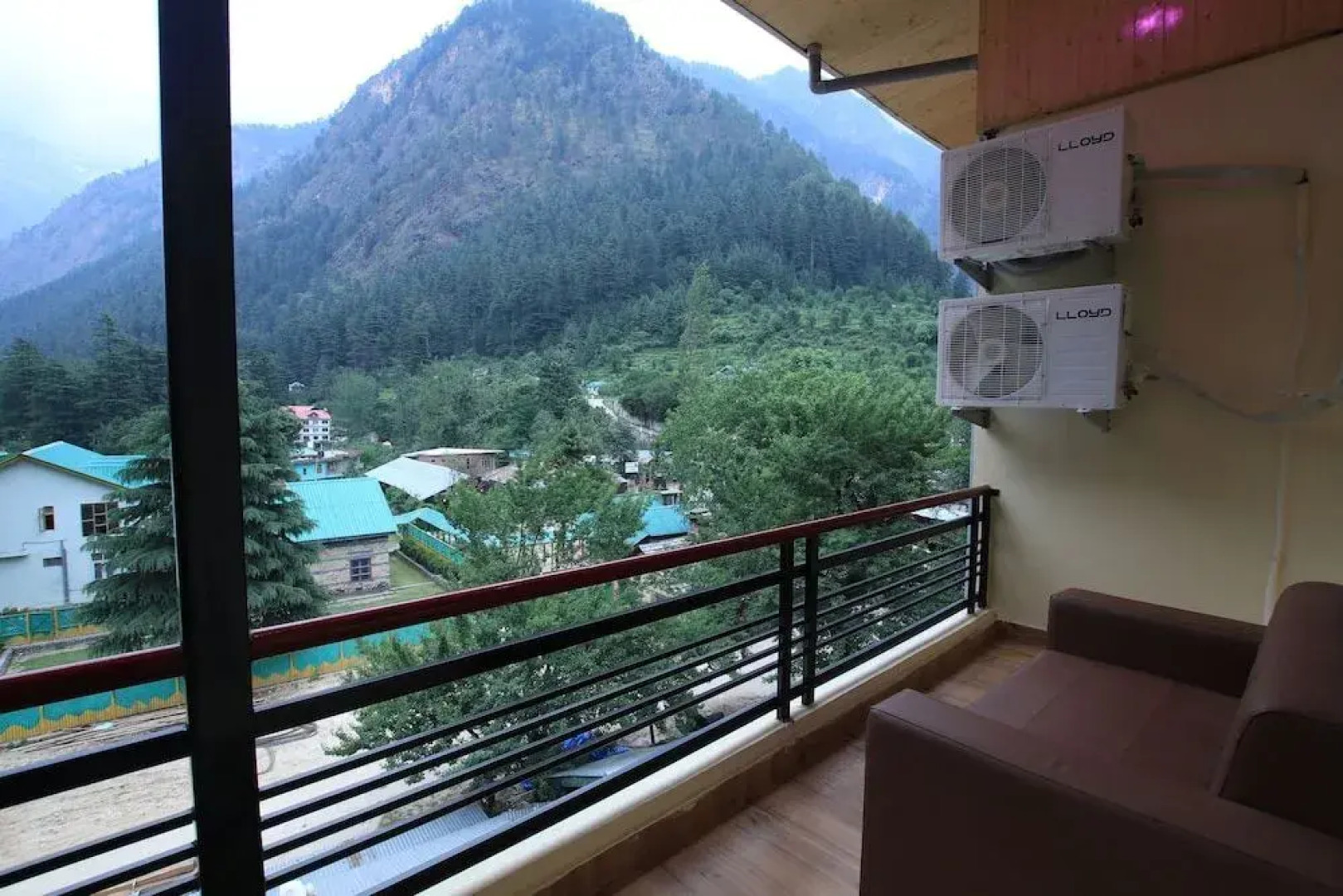 The Rainbow Inn & Cafe