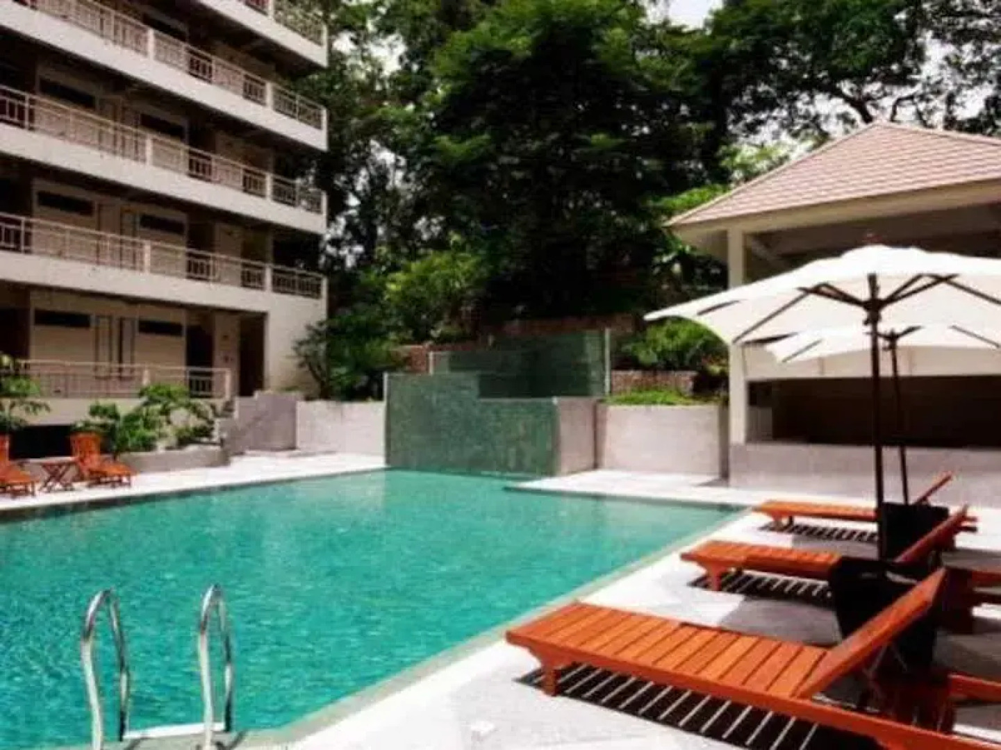 The Green Golf Residence Condominium