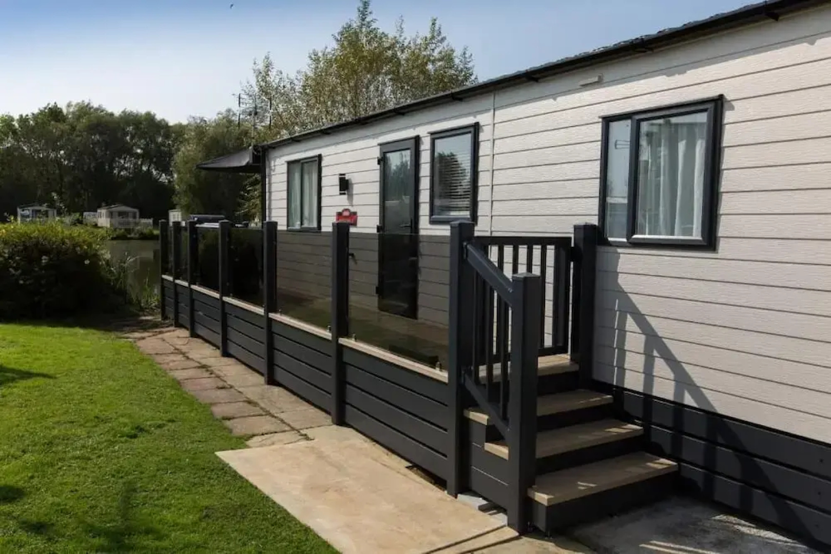 Rosedale Lakeside Lodge