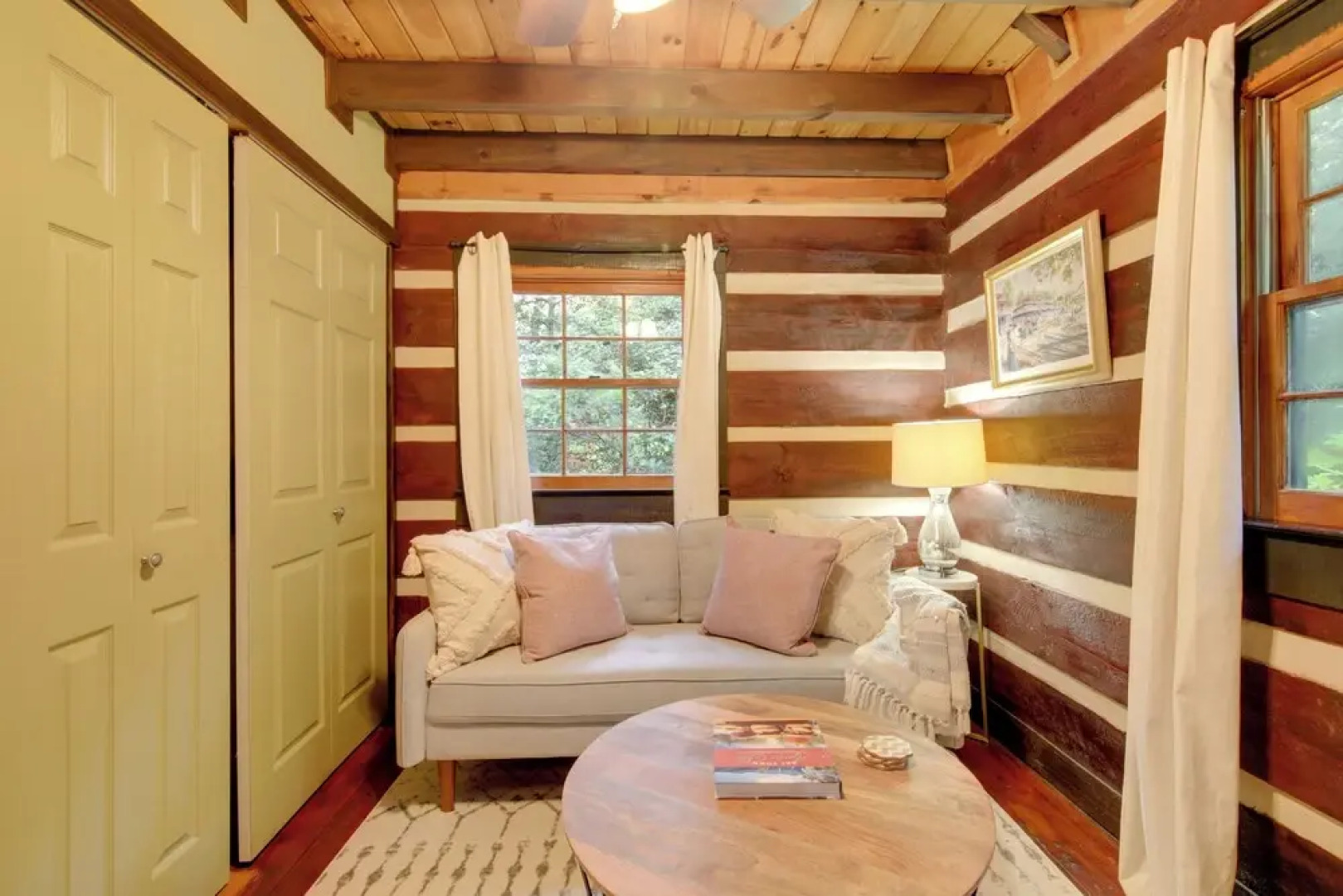 Charming Blue Ridge Mountain Cabin w/ Hot Tub