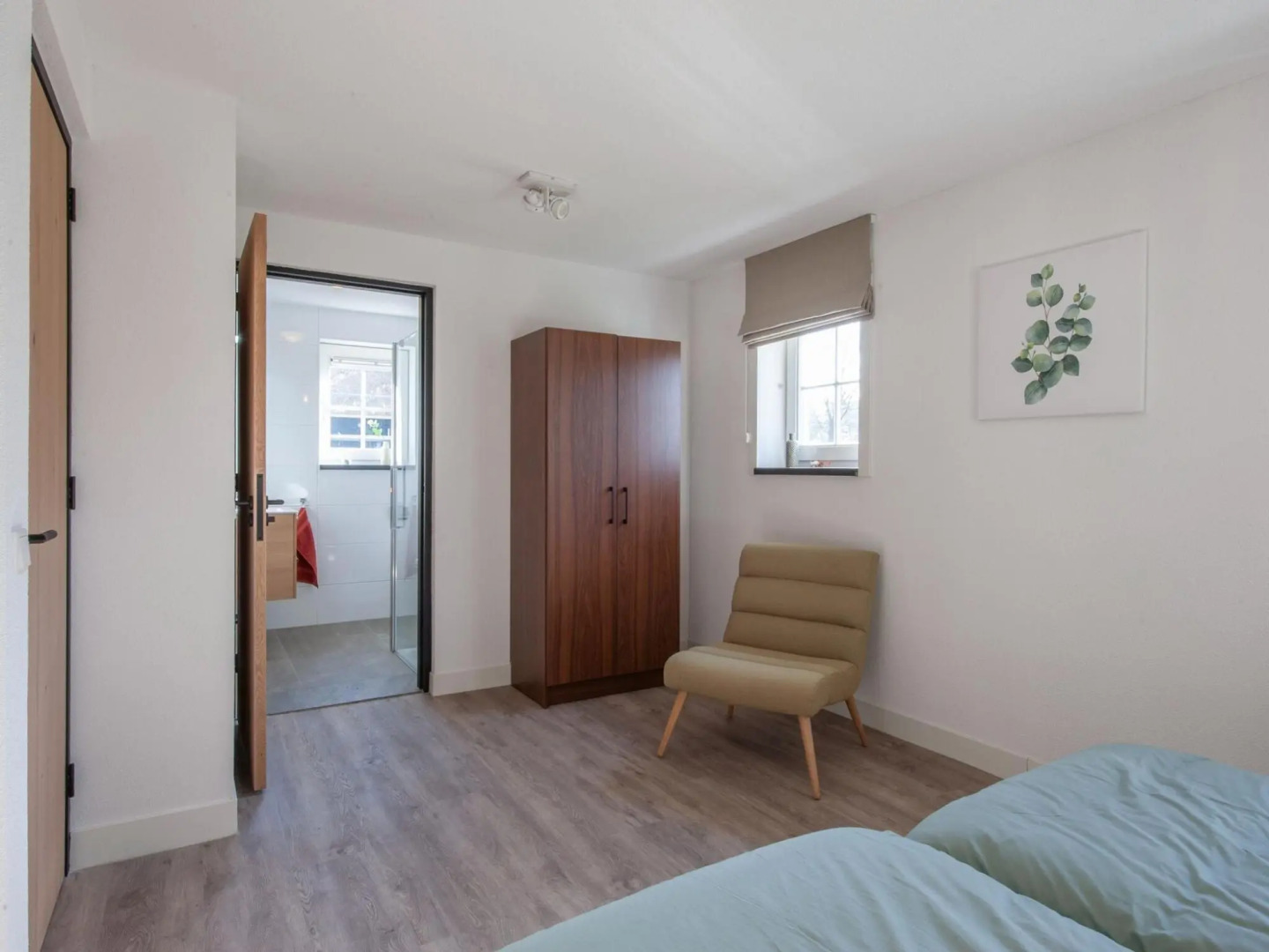 Thatched villa with two bathrooms, on a holiday park surrounded by nature