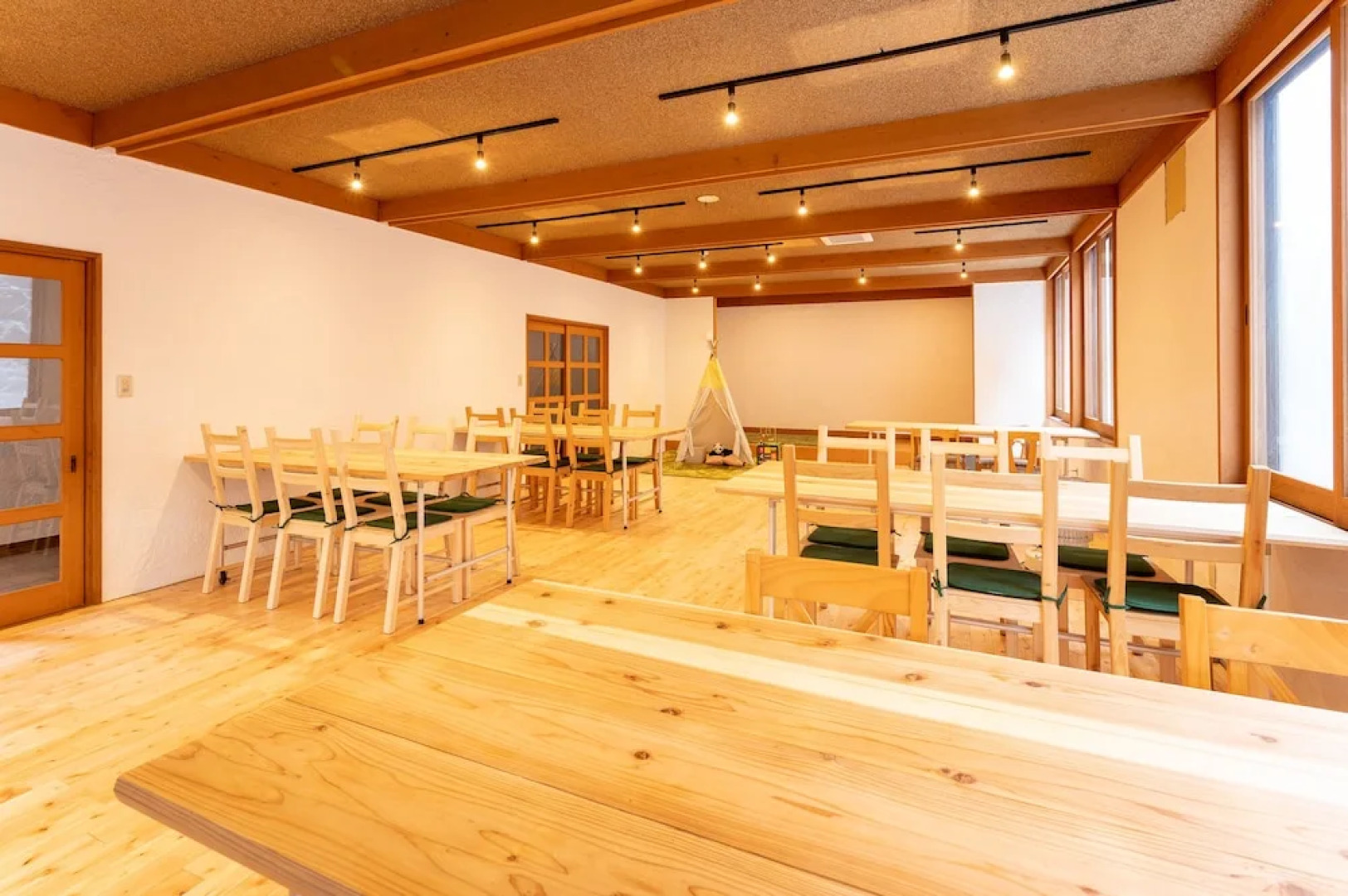 Mountain Lodge at 1,400m Hütte Jil Shirakabako