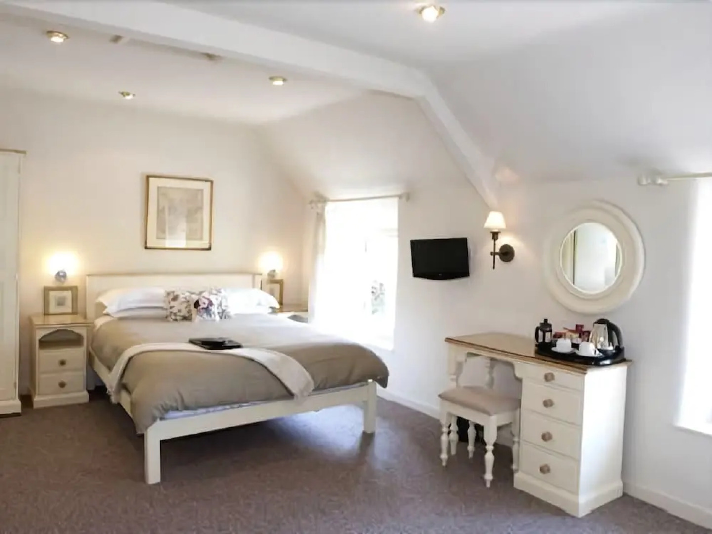 The Hollow Bottom - B&B