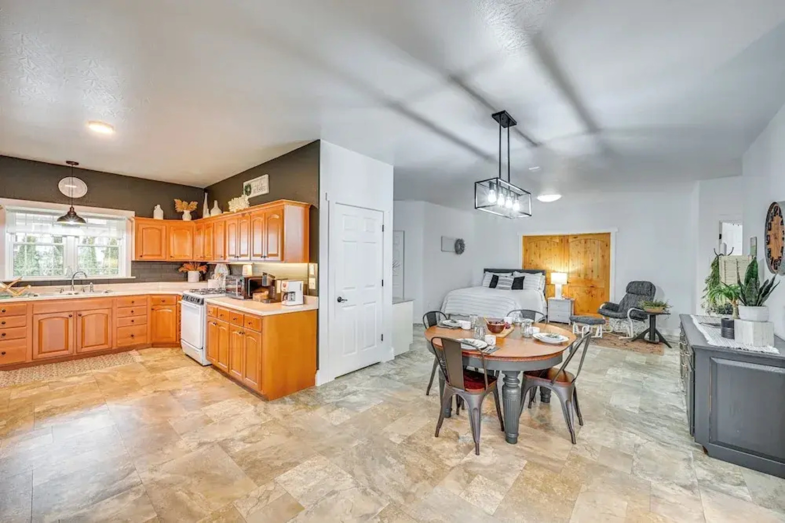 Shipshewana Guest House With Fire Pit!