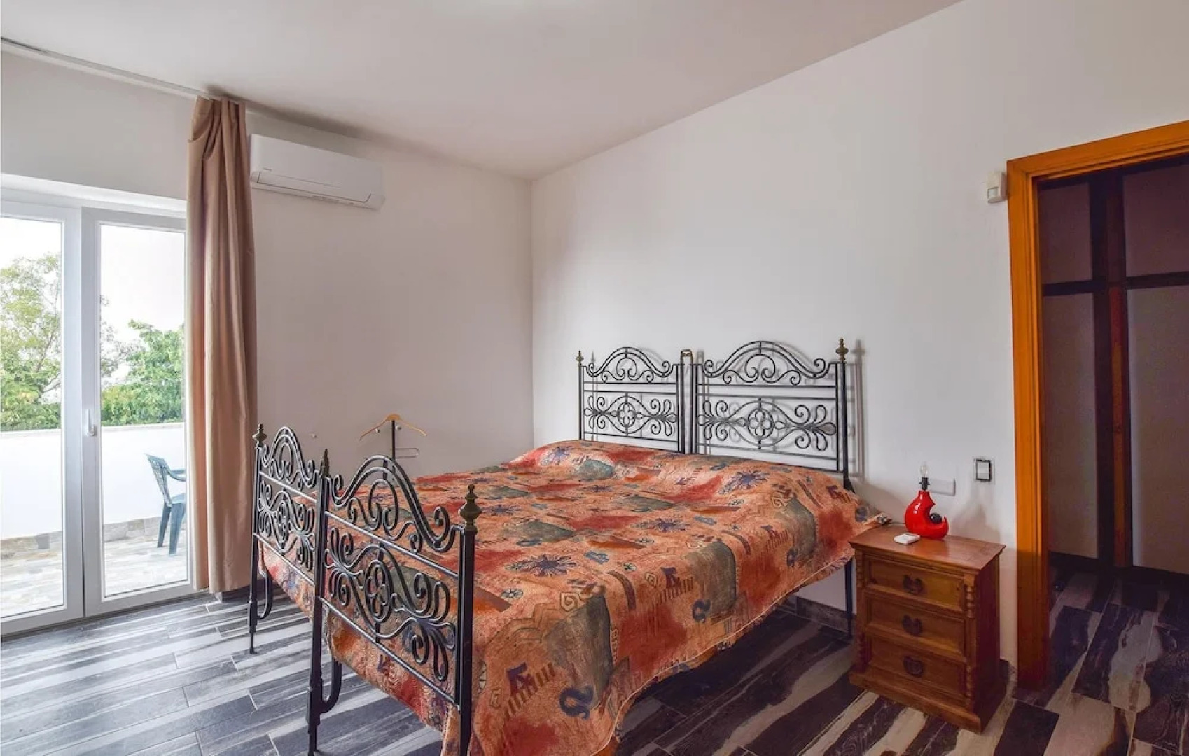 Beautiful Home in Stalettì With Wifi and 4 Bedrooms