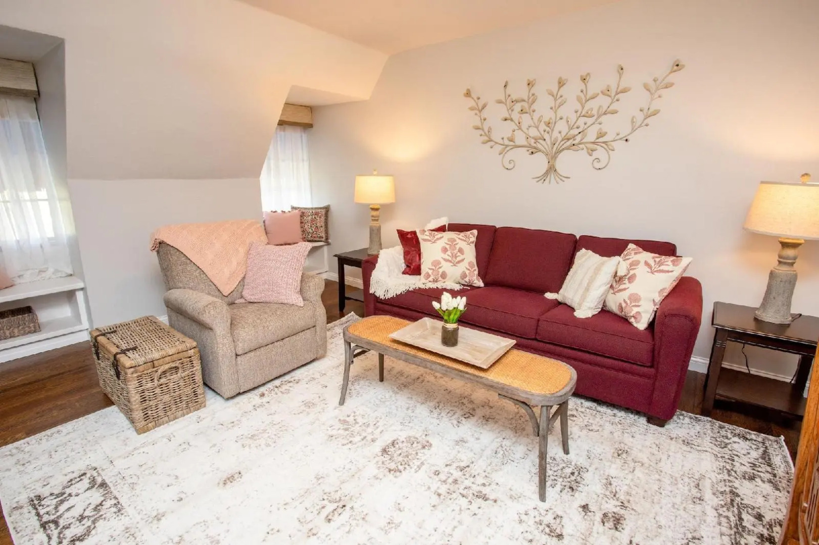 Hummingbird Estate Wine & Suites