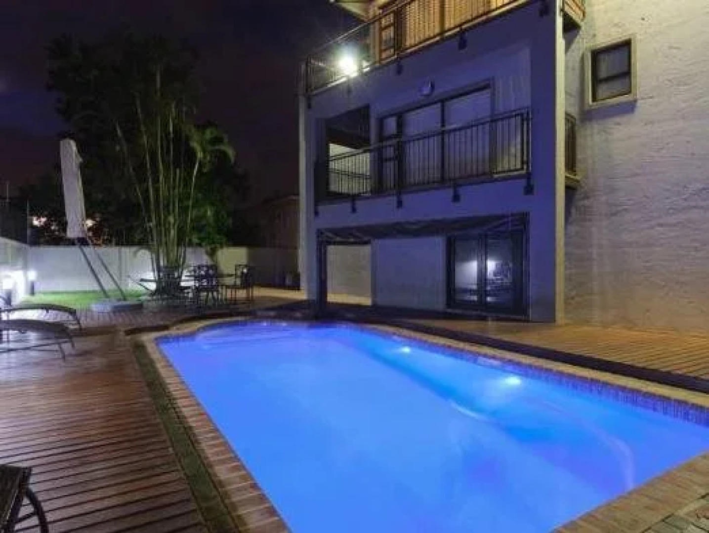 The Executive Suites  555