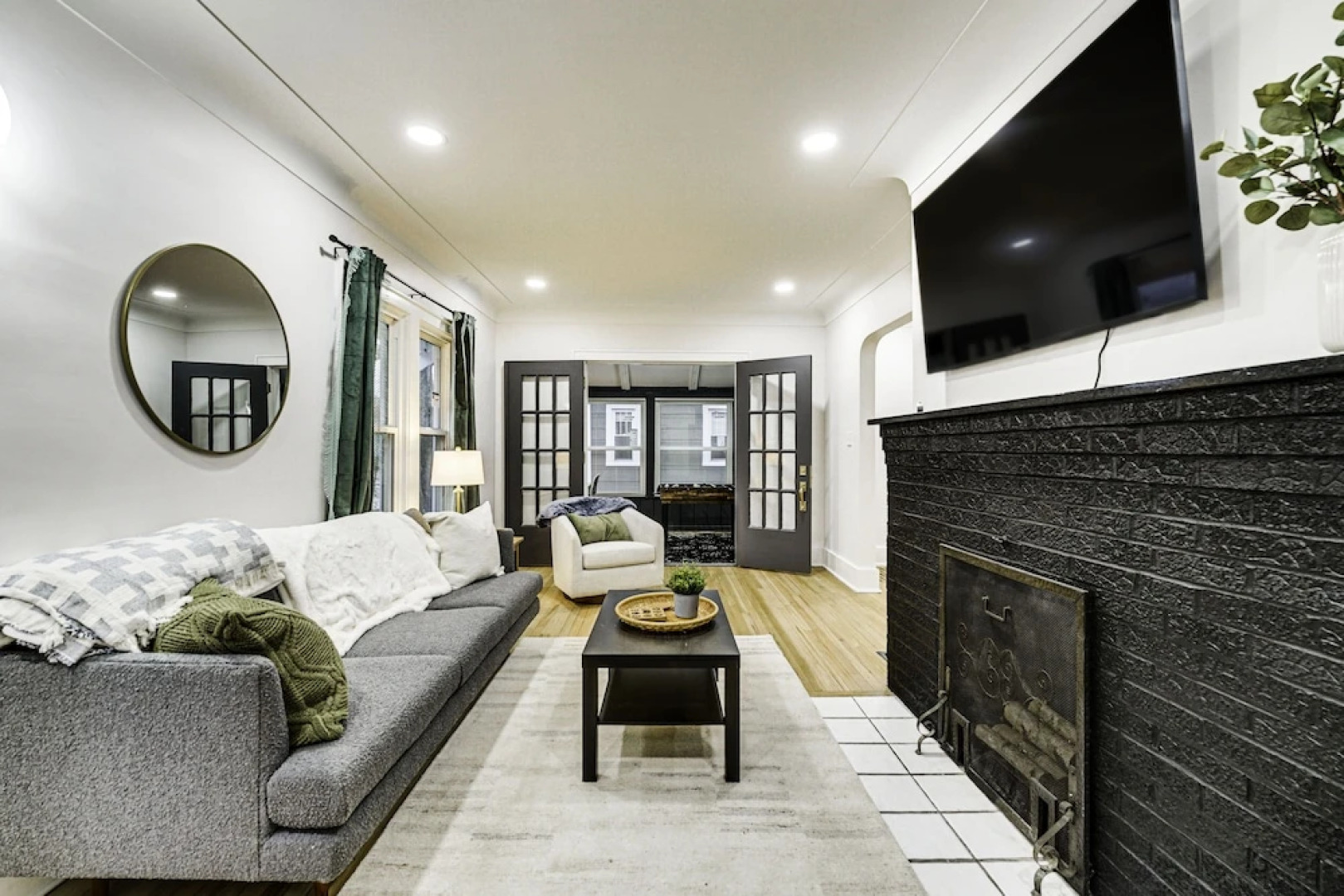 Dog-friendly Pleasant Ridge Home: 13 Mi to Detroit