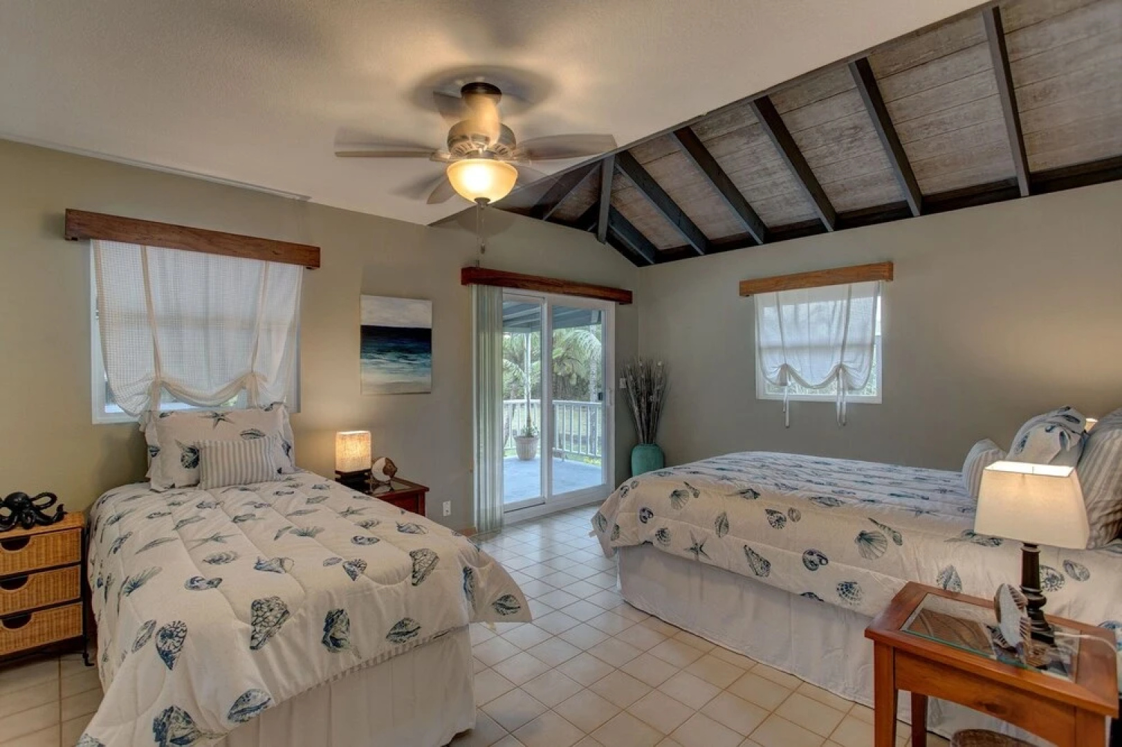 Kaloli Sunrise By The Sea 2 Bedroom Home by Redawning