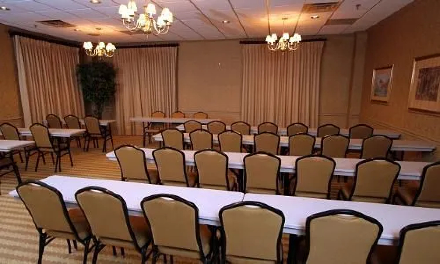 Elwood Hotel & Suites