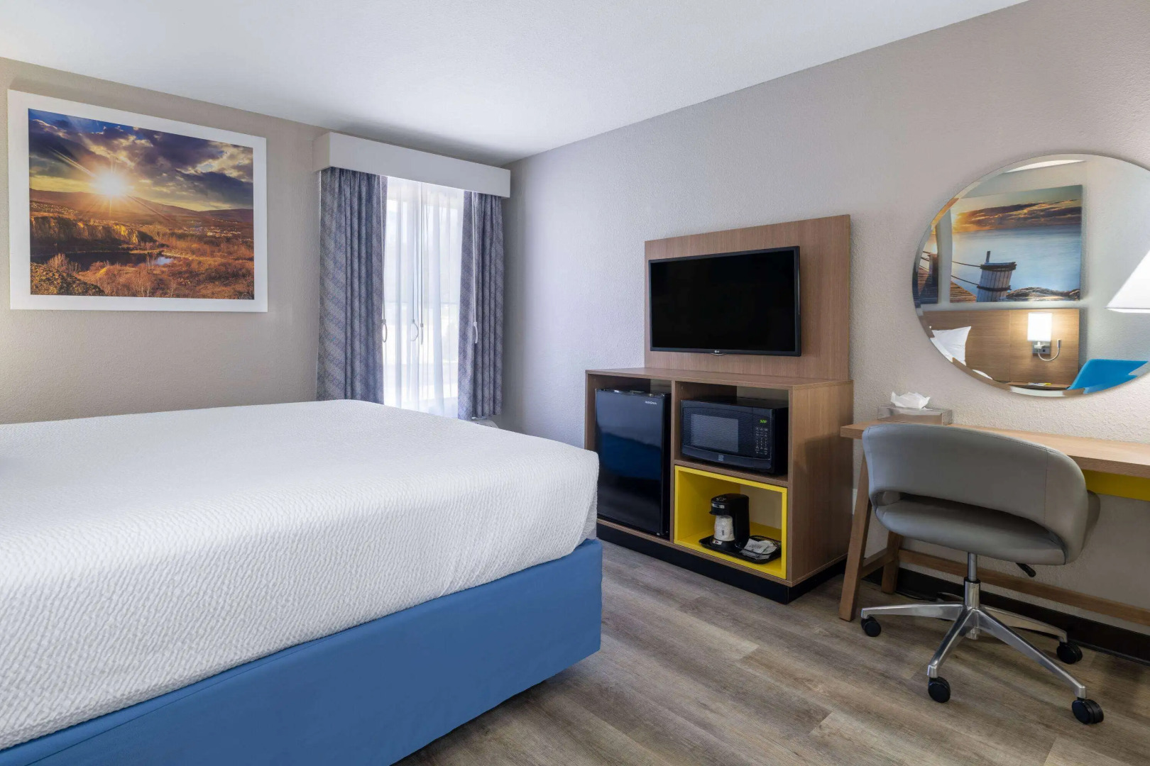 Days Inn & Suites by Wyndham Commerce
