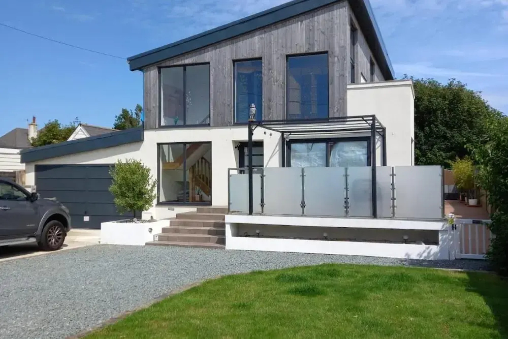 Remarkable Seaside Apartment - Sleeps 4