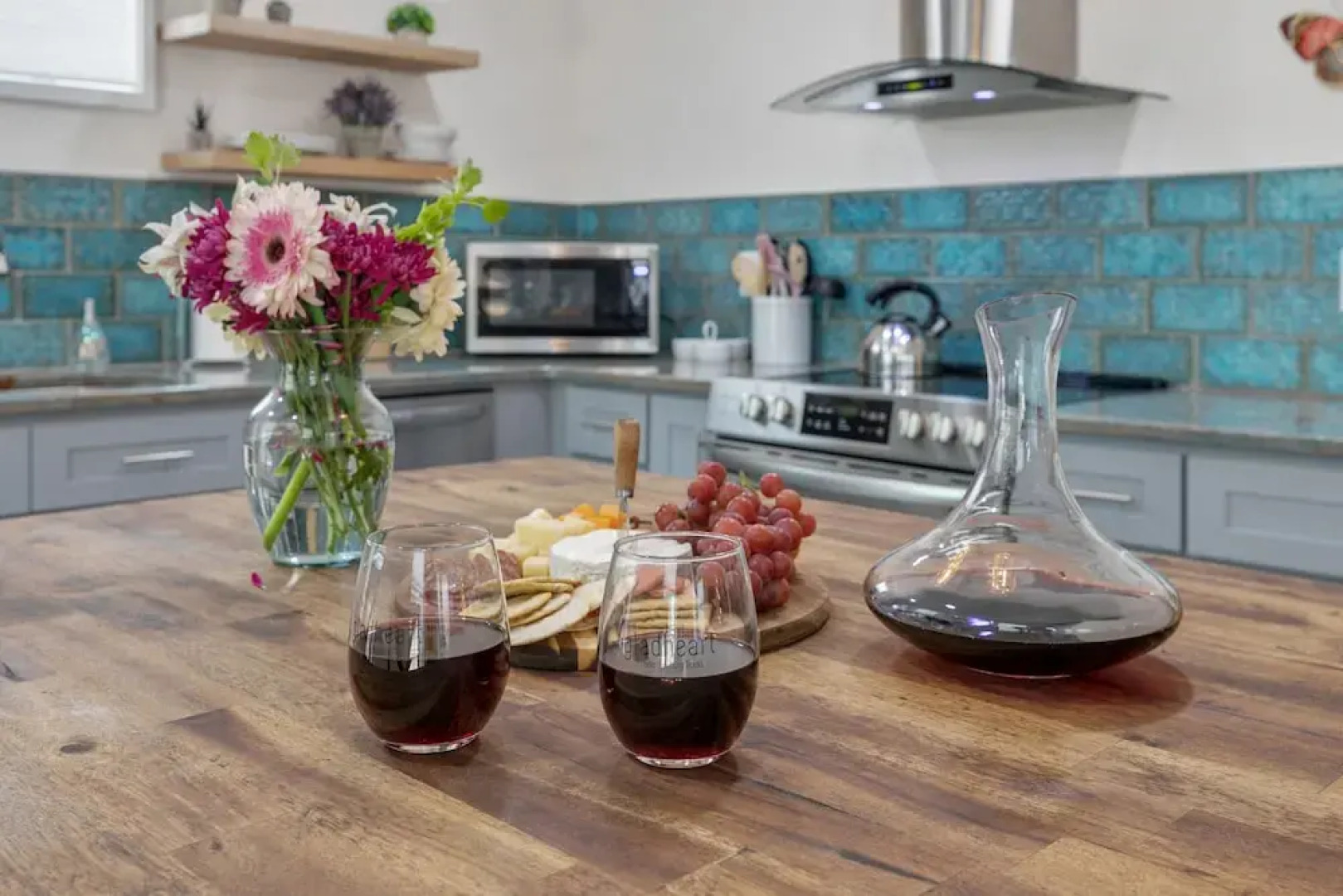 Gorgeous Luxury Bungalow W/hot Tub&fire Pit