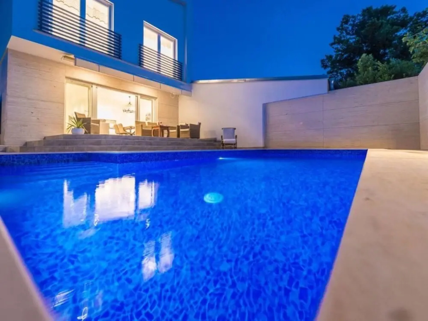 Ema With Pool & Sauna