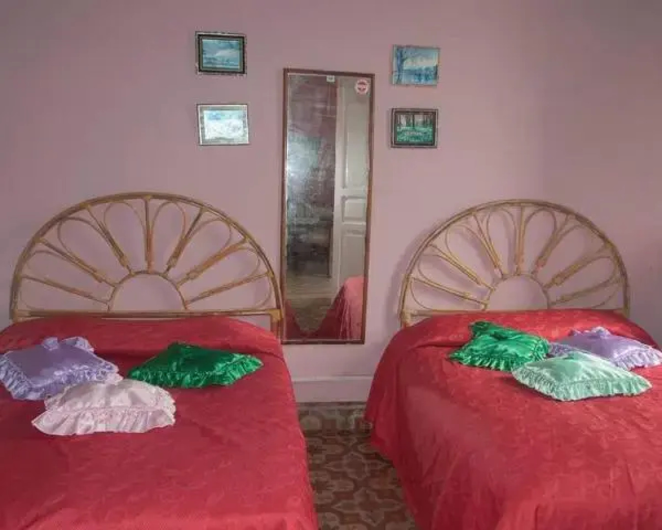 Leidys and Friends Rooms