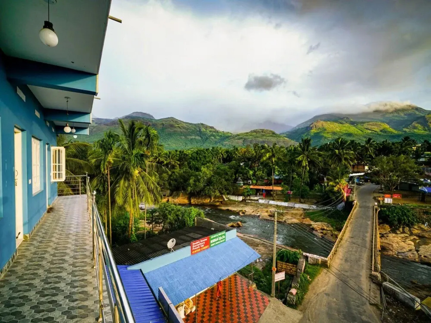 OYO 15647 River View Inn