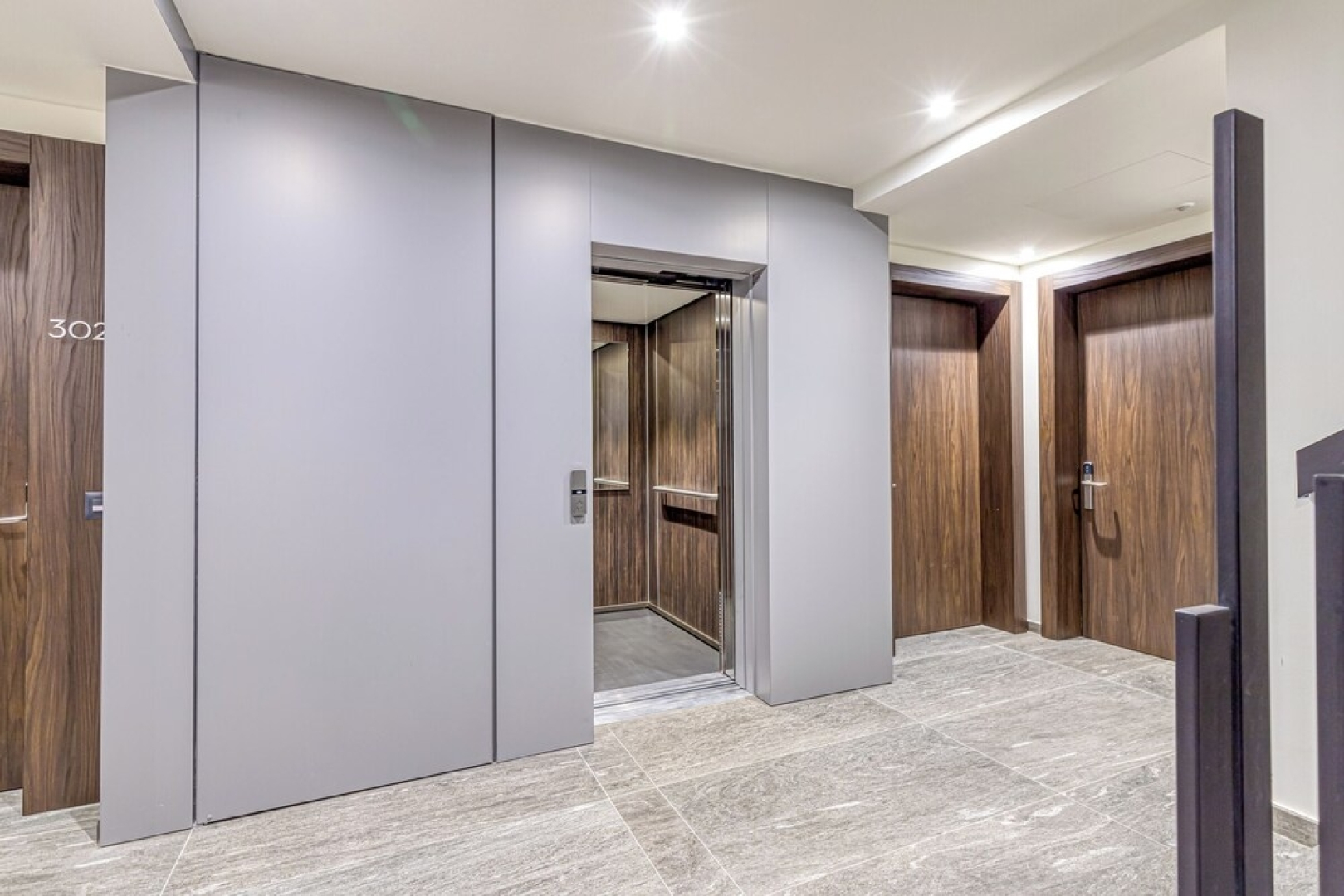 Icon H 402 Suite Business