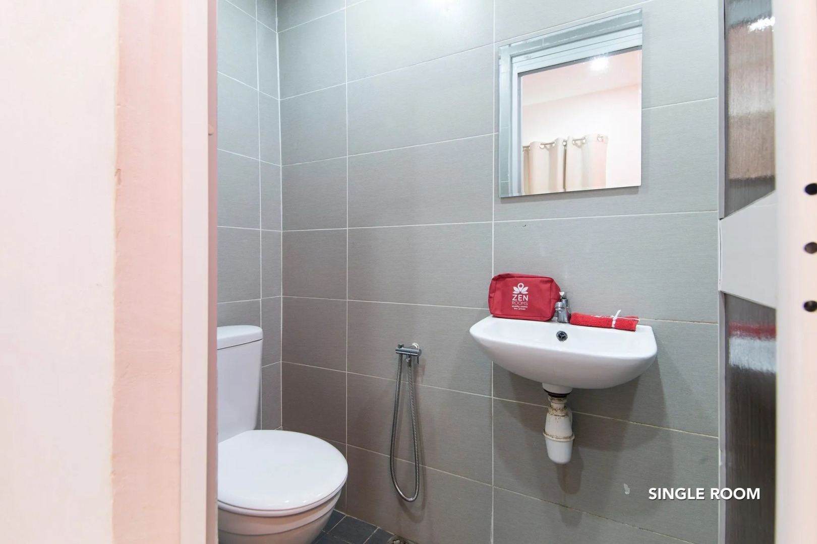 Zen Rooms Colour Hotel