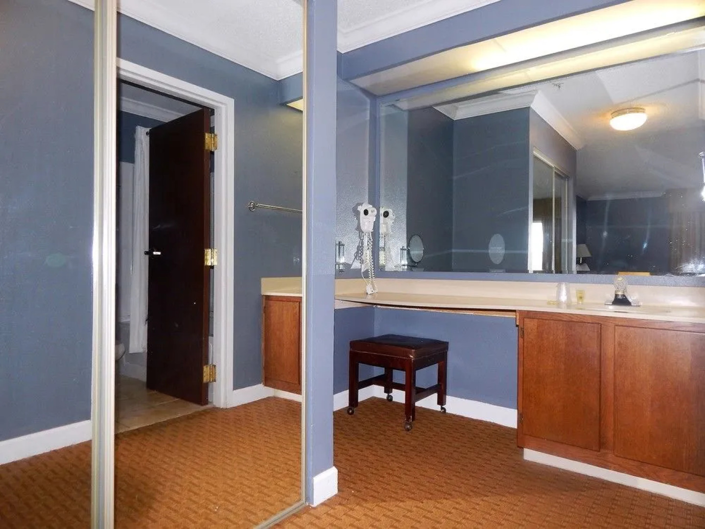 Richmond Suites Hotel